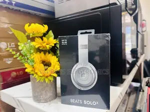 High Performance Headphones Beats Solo 3