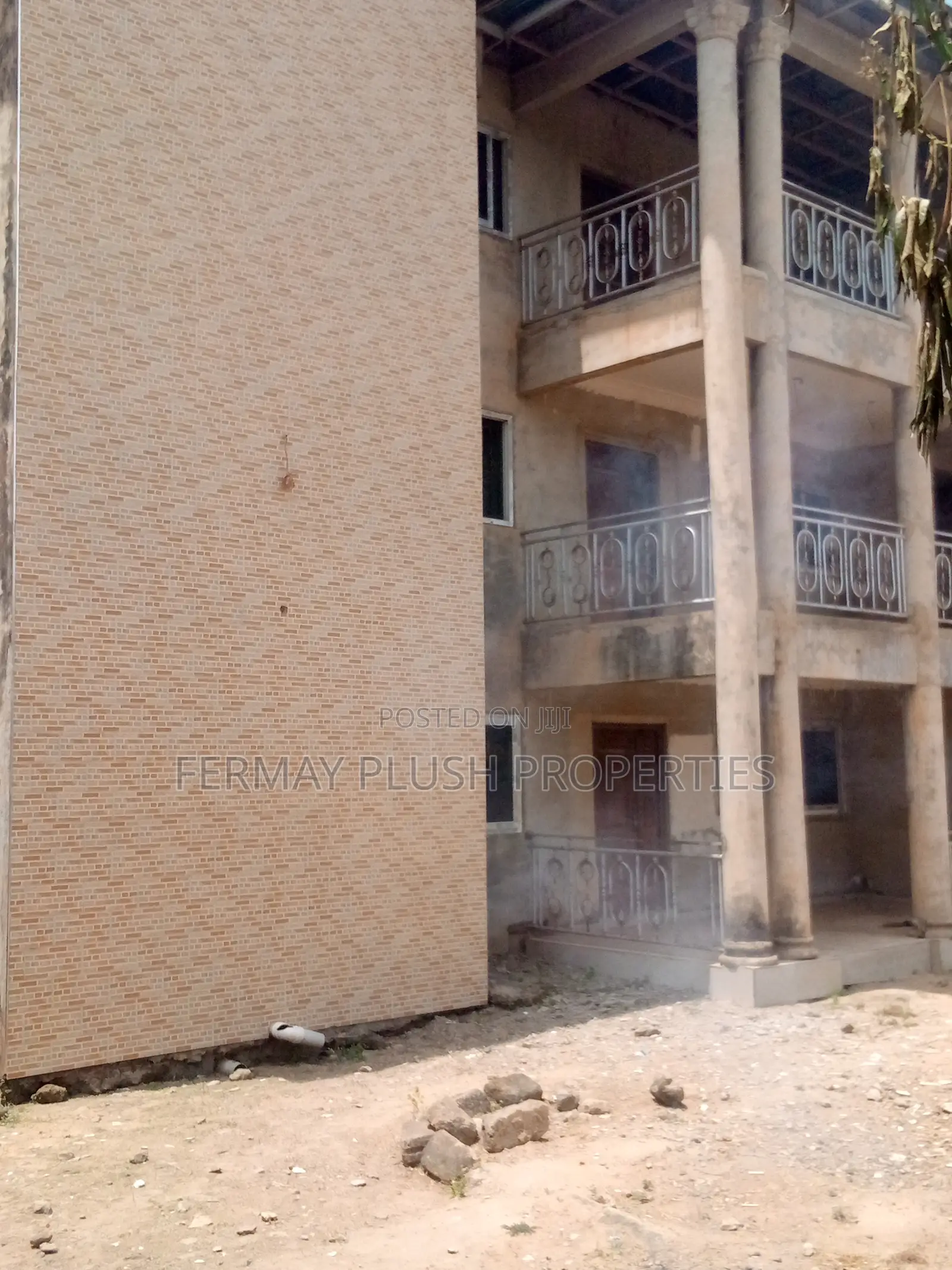 28 Bedrooms Flats in a Serene Environment