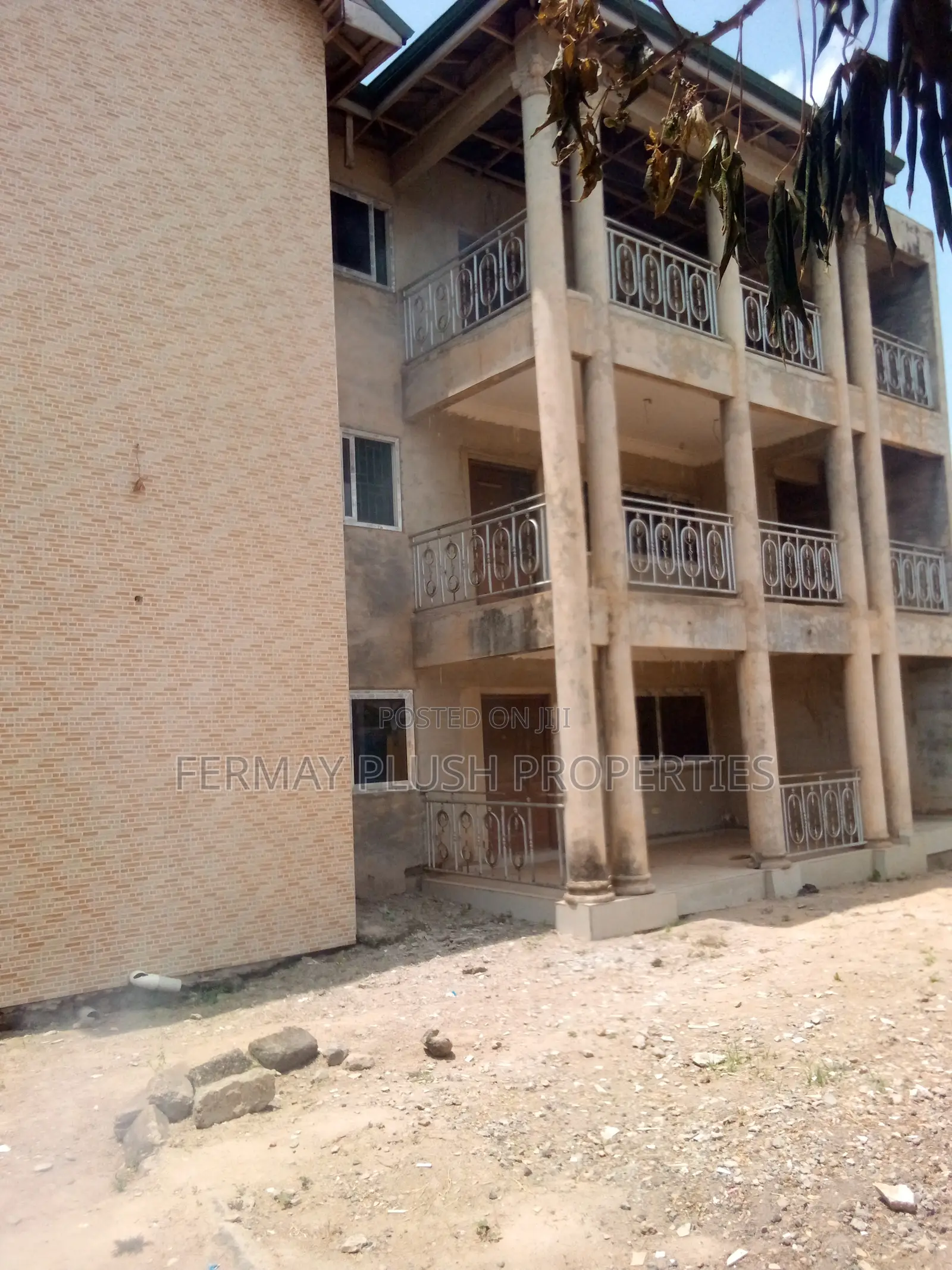 28 Bedrooms Flats in a Serene Environment