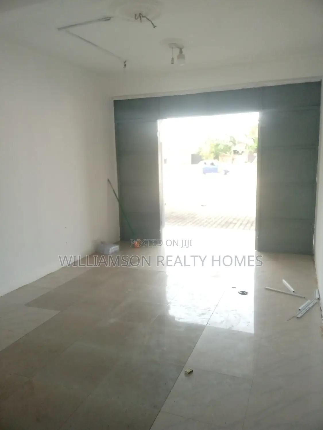 Road Side Shop/Office Space/Store/Warehouse/Showroom,Spintex