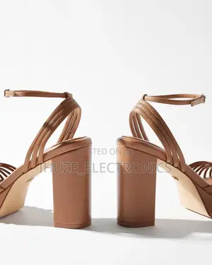 Knotted Platform Sandal (Size 9.5)