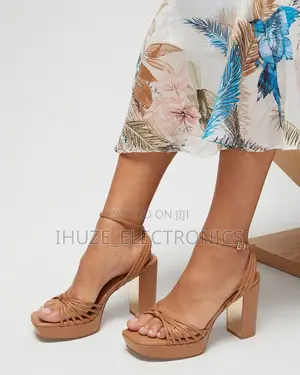 Knotted Platform Sandal (Size 9.5)
