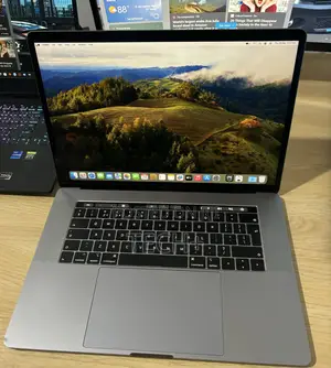 Laptop Apple MacBook Pro 2018 18GB Intel Core I7 SSD 512GB