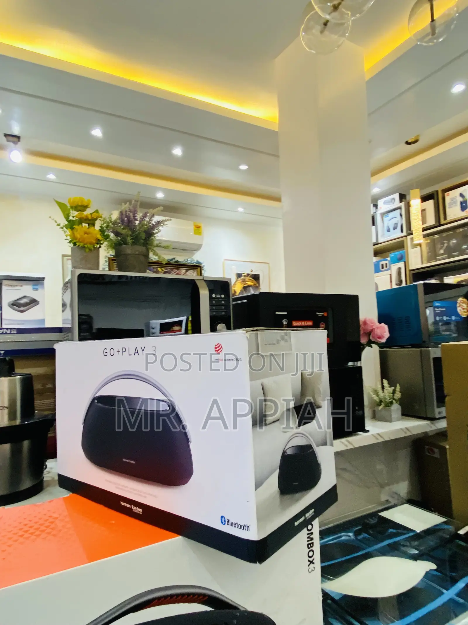 Unique Design Go + Play Rechargeable Speaker(Black).
