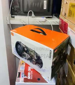 Well Design JBL Xtreme 3 Rechargeable Bluetooth Speaker.