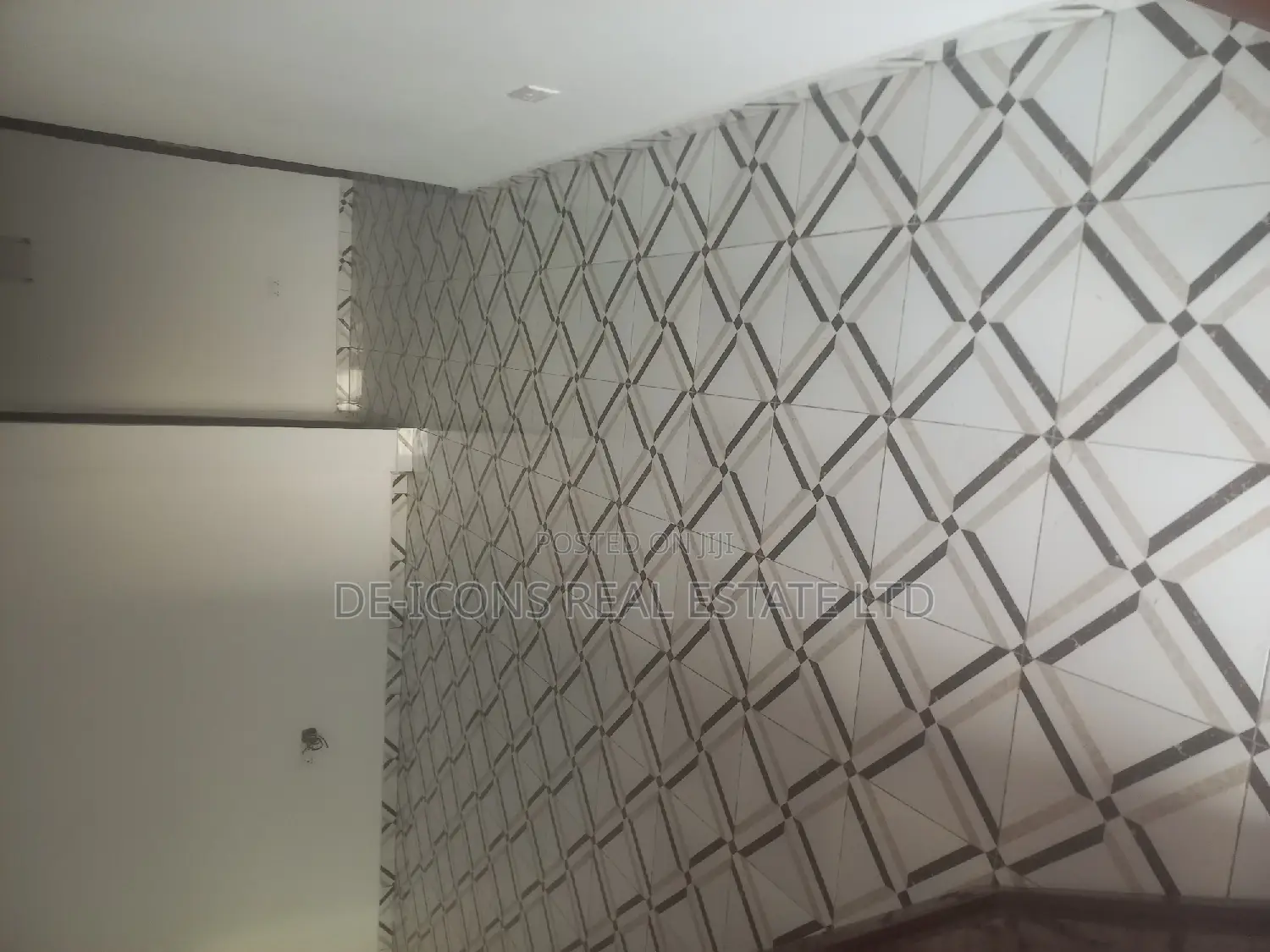 2bdrm Duplex in De-Icons Real Estate, Awutu Senya East Municipal