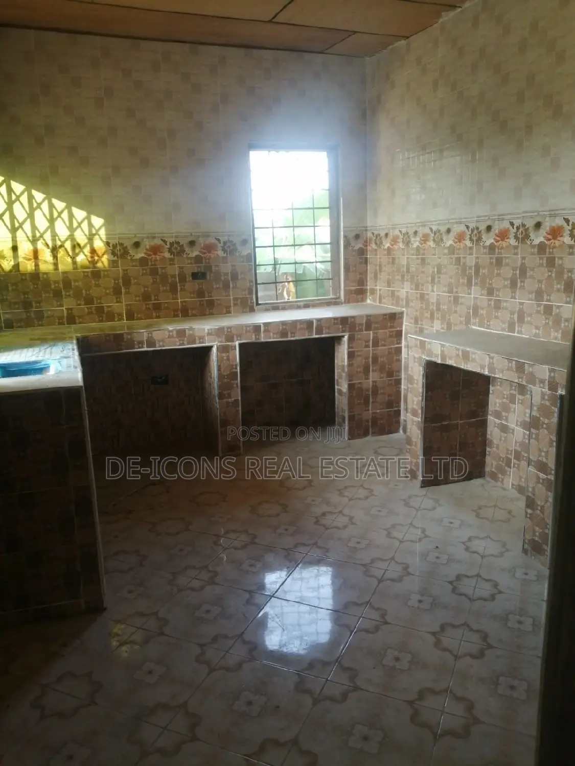 2bdrm Duplex in De-Icons Real Estate, Awutu Senya East Municipal