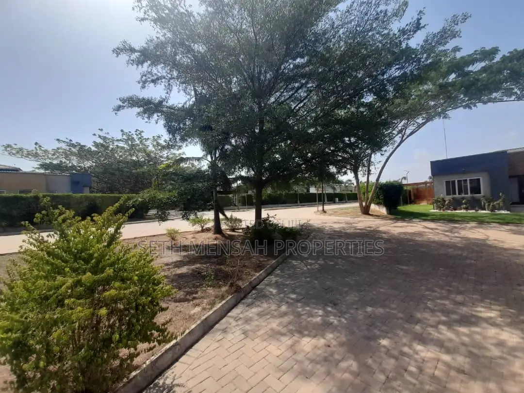 Furnished 3bdrm Townhouse / Terrace in Skm, East Legon for rent