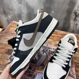 NIKE Sb Low Dunk Shoe