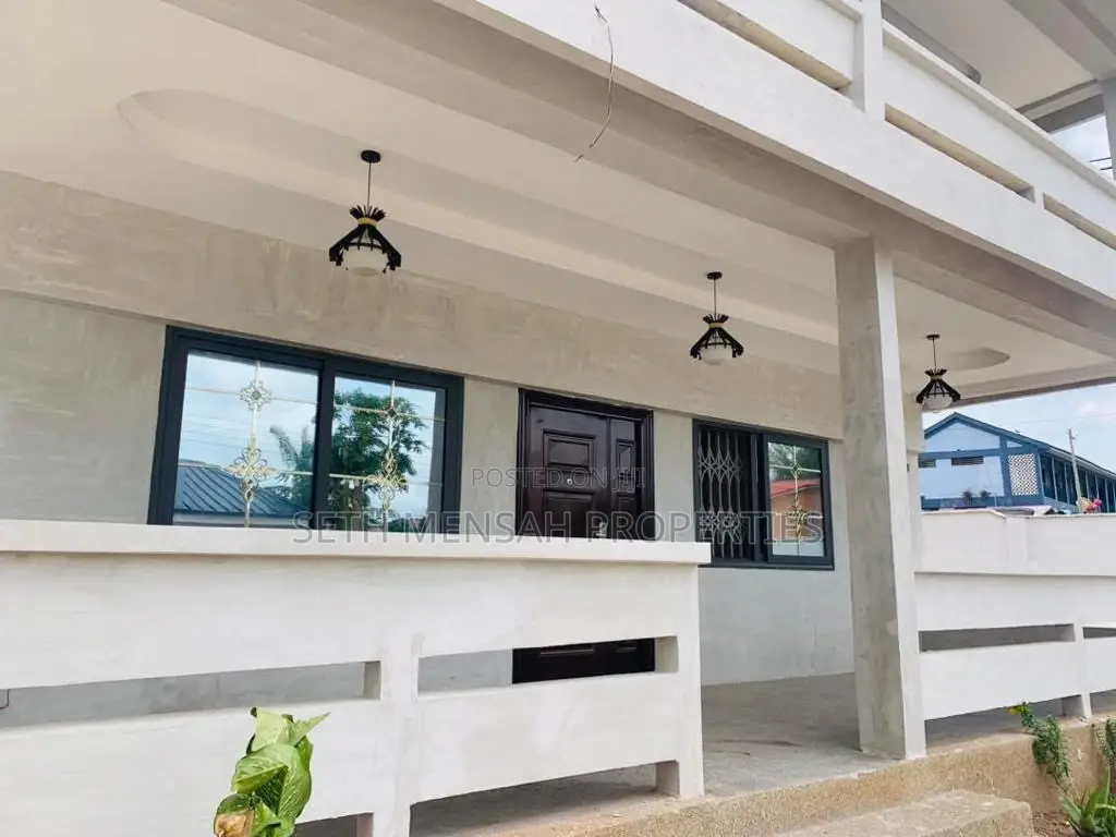 6bdrm House in Skm, Achimota for rent