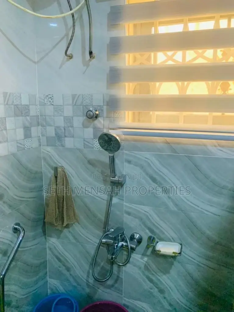 6bdrm House in Skm, Achimota for rent