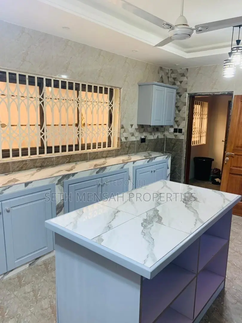 6bdrm House in Skm, Achimota for rent