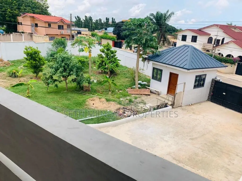 6bdrm House in Skm, Achimota for rent
