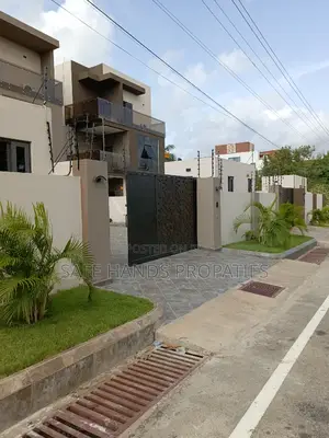 5bdrm Mansion in East Legon for rent
