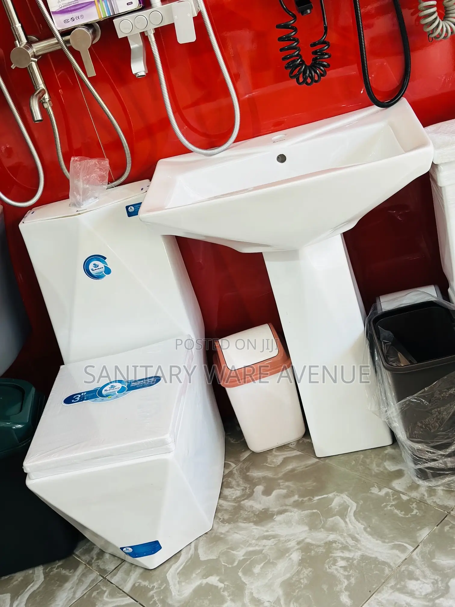 Water Closet - Diamond Toilet Seat With Pedestal Basin