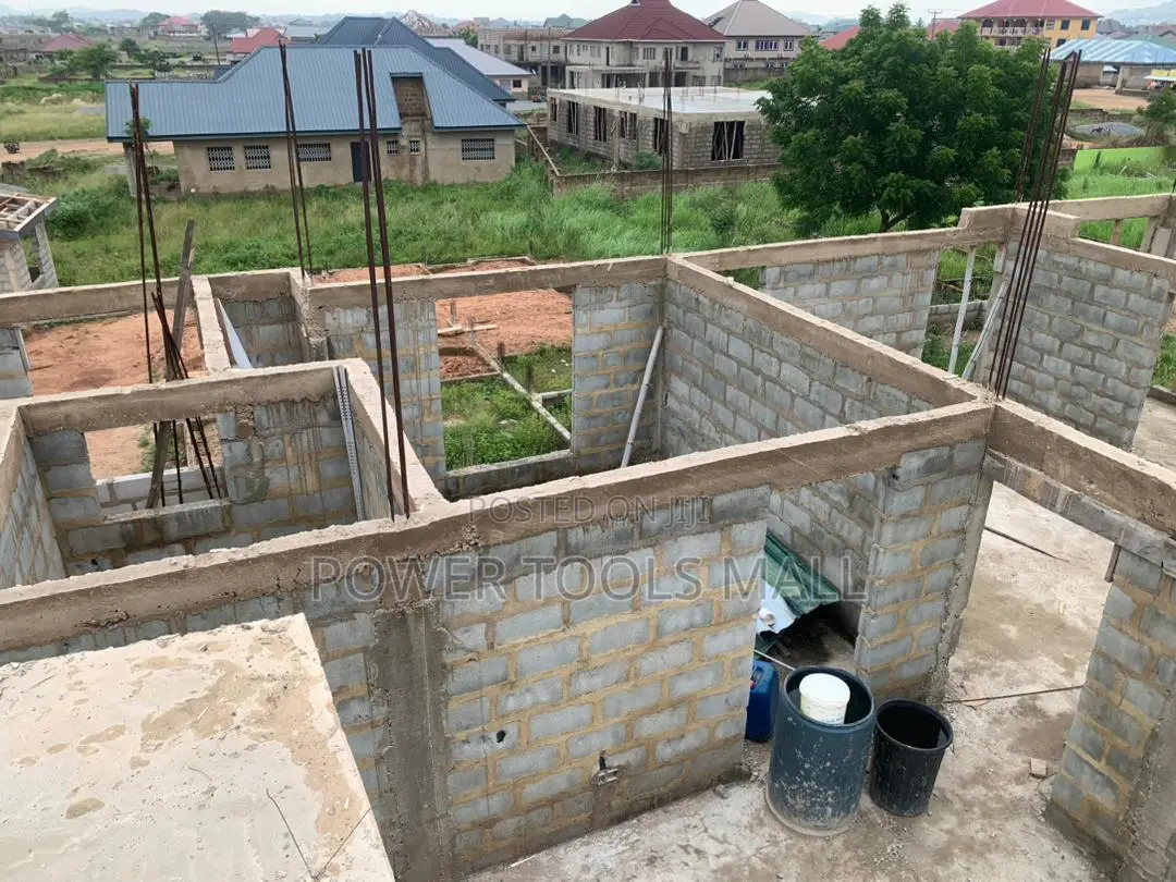 6bdrm House in Medie Parks And, Accra Metropolitan for sale