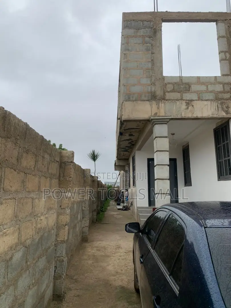 6bdrm House in Medie Parks And, Accra Metropolitan for sale