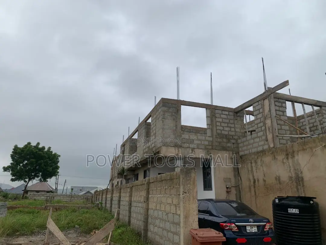 6bdrm House in Medie Parks And, Accra Metropolitan for sale