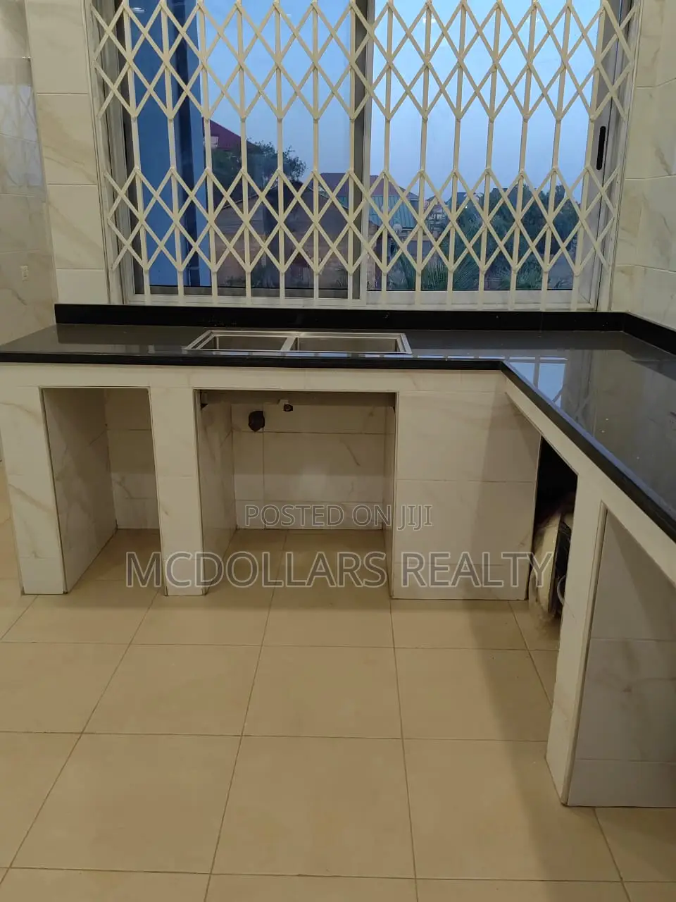 9bdrm House in Mcdollars Realty, Pokuase for sale
