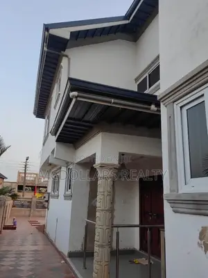 9bdrm House in Mcdollars Realty, Pokuase for sale