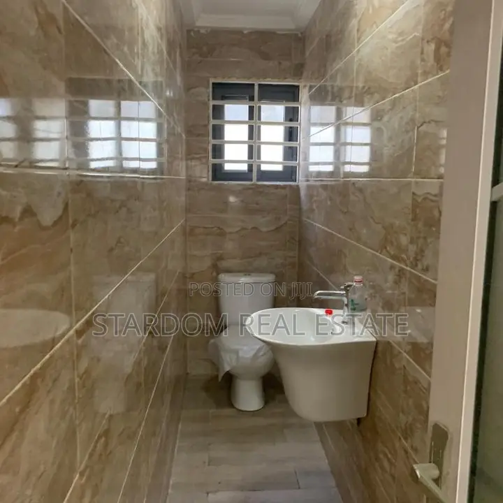 2bdrm Apartment in American House for rent