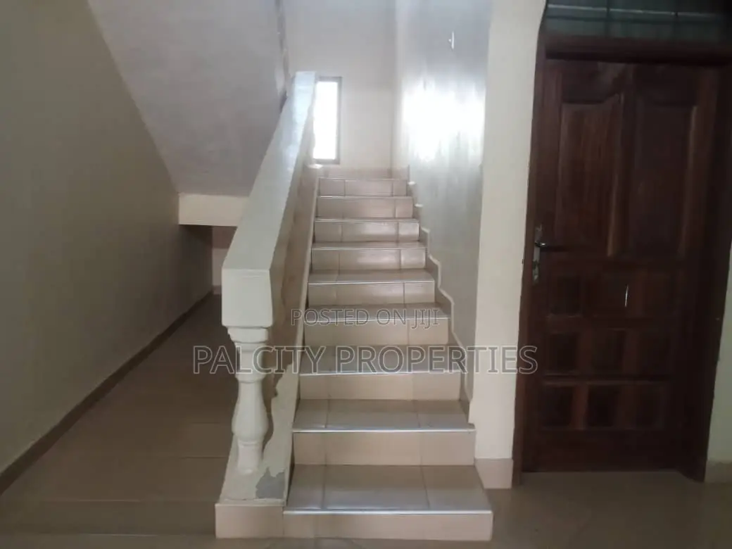 9bdrm House in Ahenema Kokoben, Kumasi Metropolitan for sale