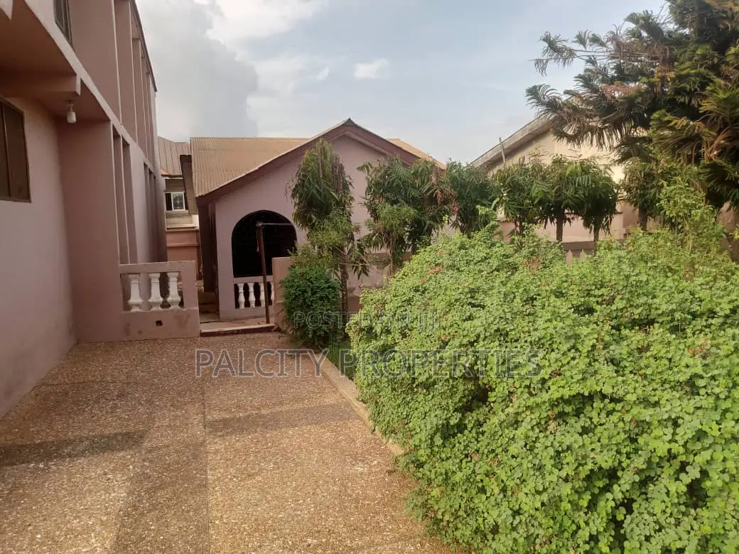 9bdrm House in Ahenema Kokoben, Kumasi Metropolitan for sale