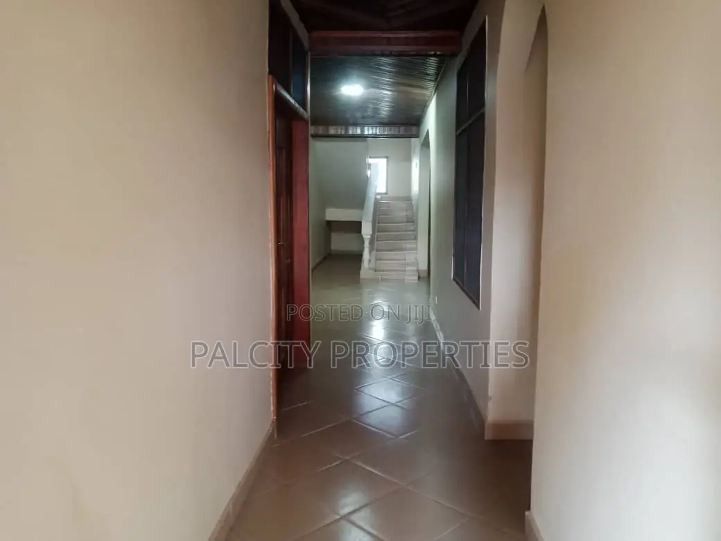 9bdrm House in Ahenema Kokoben, Kumasi Metropolitan for sale