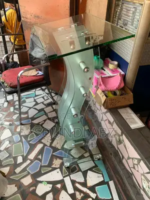 Glass Pulpit (Satin)