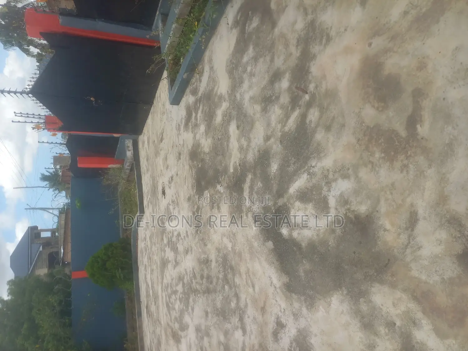 3bdrm House in De-Icons Real Estate, Awutu Senya East Municipal