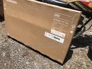 (Lifelike Shade of Color)Samsung 55′′ AU7000 UHD Smart TV