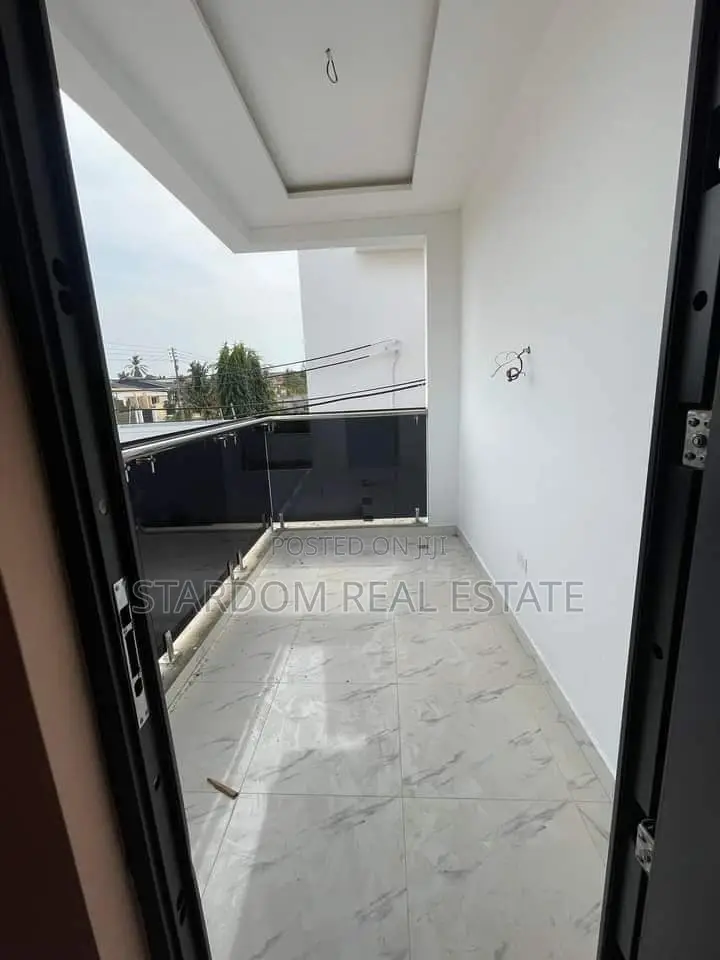 4bdrm Duplex in Sakumono for sale