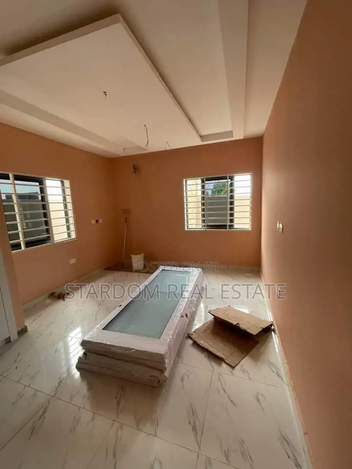 4bdrm Duplex in Sakumono for sale