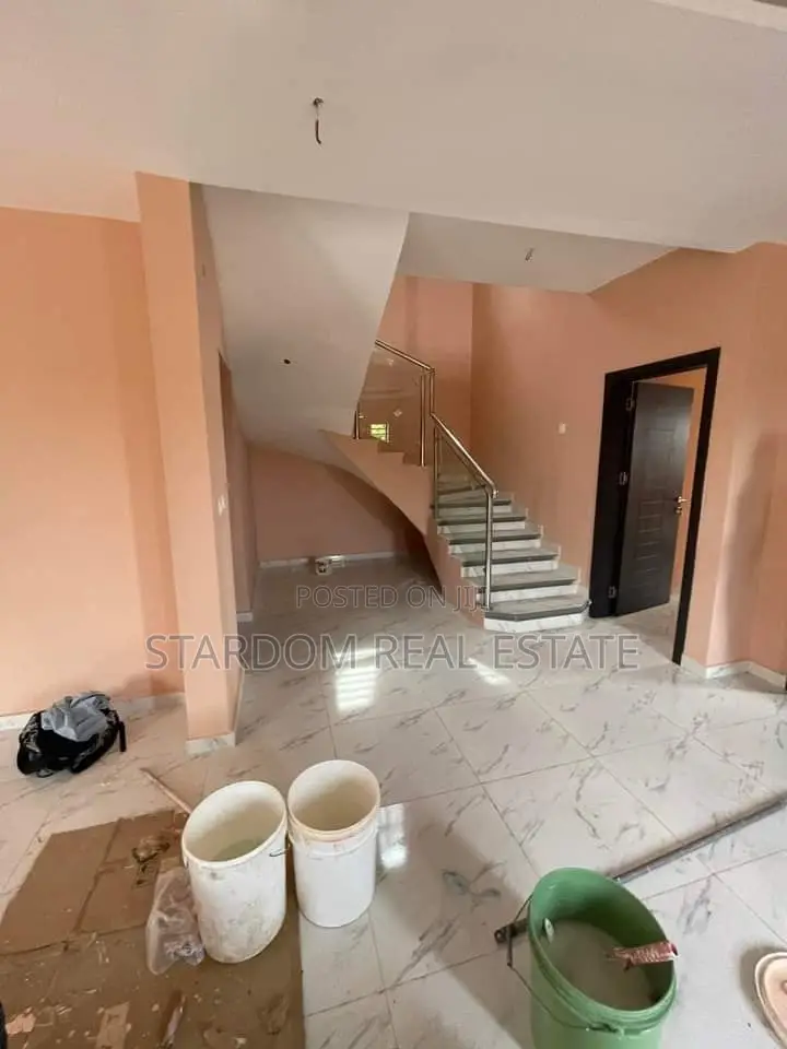 4bdrm Duplex in Sakumono for sale