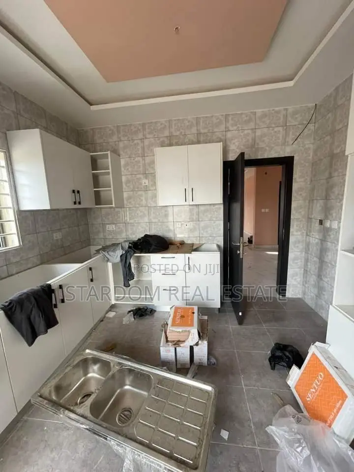 4bdrm Duplex in Sakumono for sale