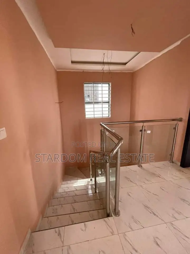 4bdrm Duplex in Sakumono for sale