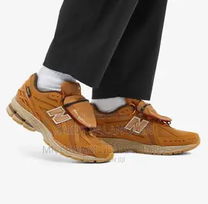 New Balance Sneaker