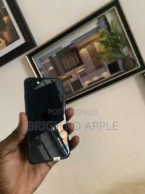 New Apple iPhone SE (2020) 128 GB Black
