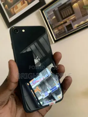 New Apple iPhone SE (2020) 128 GB Black