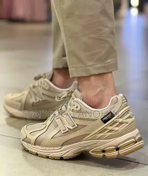 New Balance 1906R Brown
