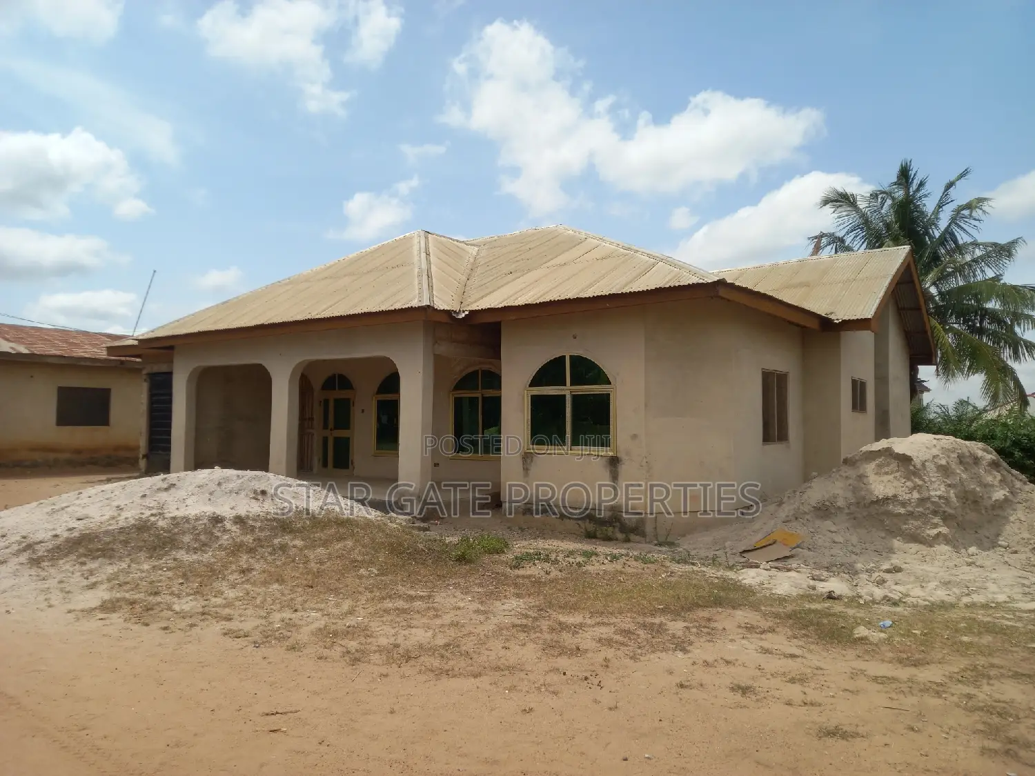 4bdrm House in Danase ( Near Kodie, Kumasi Metropolitan for sale