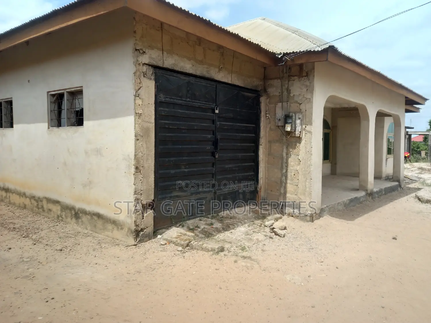 4bdrm House in Danase ( Near Kodie, Kumasi Metropolitan for sale