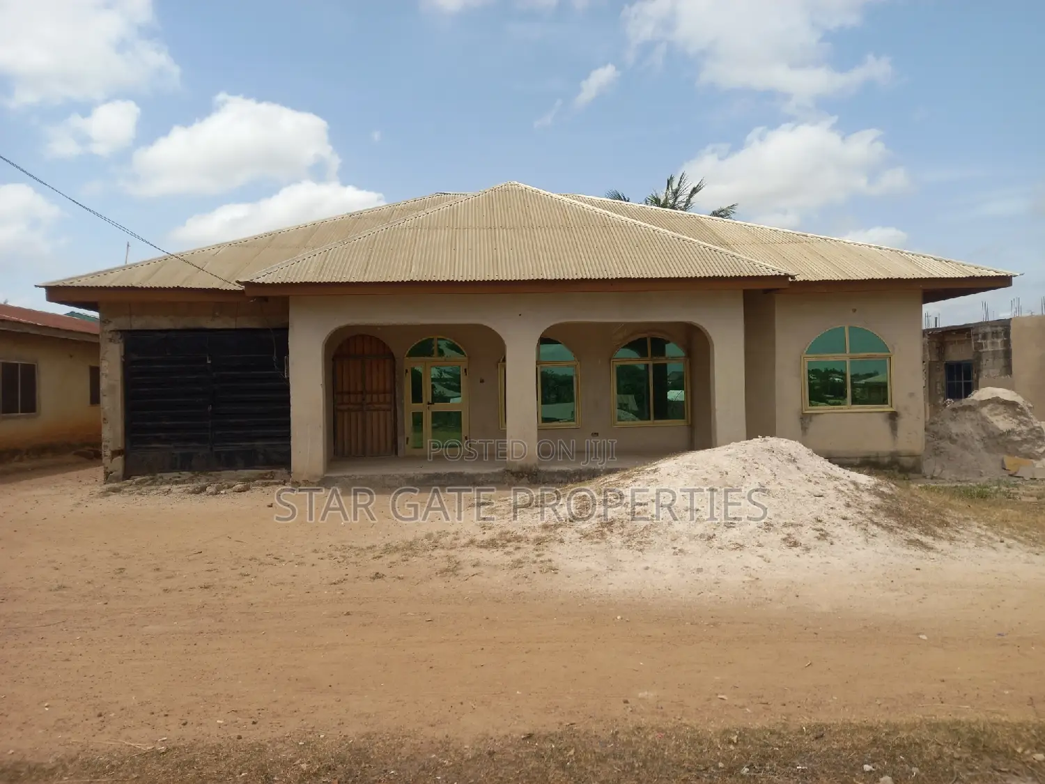 4bdrm House in Danase ( Near Kodie, Kumasi Metropolitan for sale