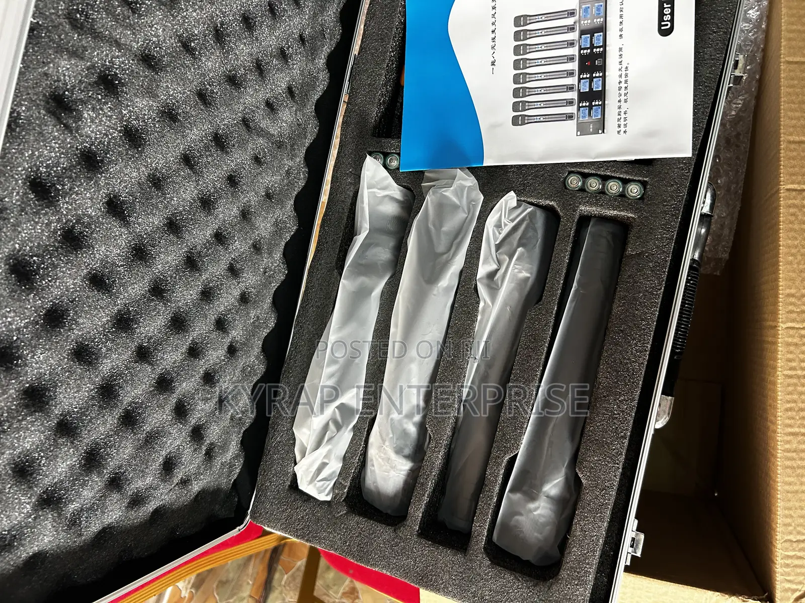 Shure 8 in 1 Cordless Microphone AM -801