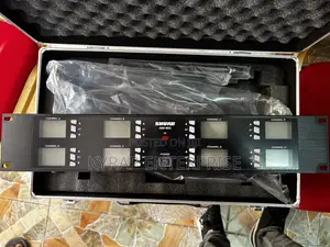 Shure 8 in 1 Cordless Microphone AM -801