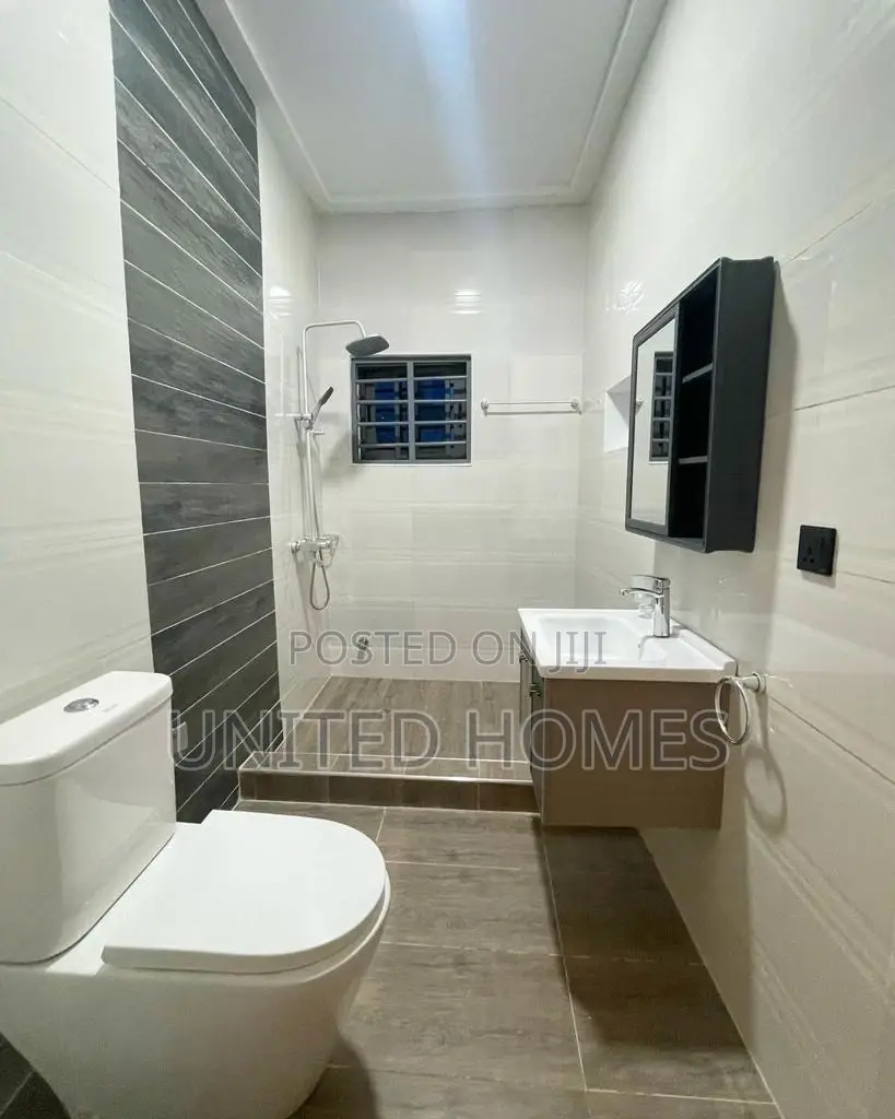 4bdrm House in Adenta for sale