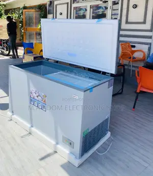 Energy Efficient Pearl PCF-460 Single Door Chest Freezer.