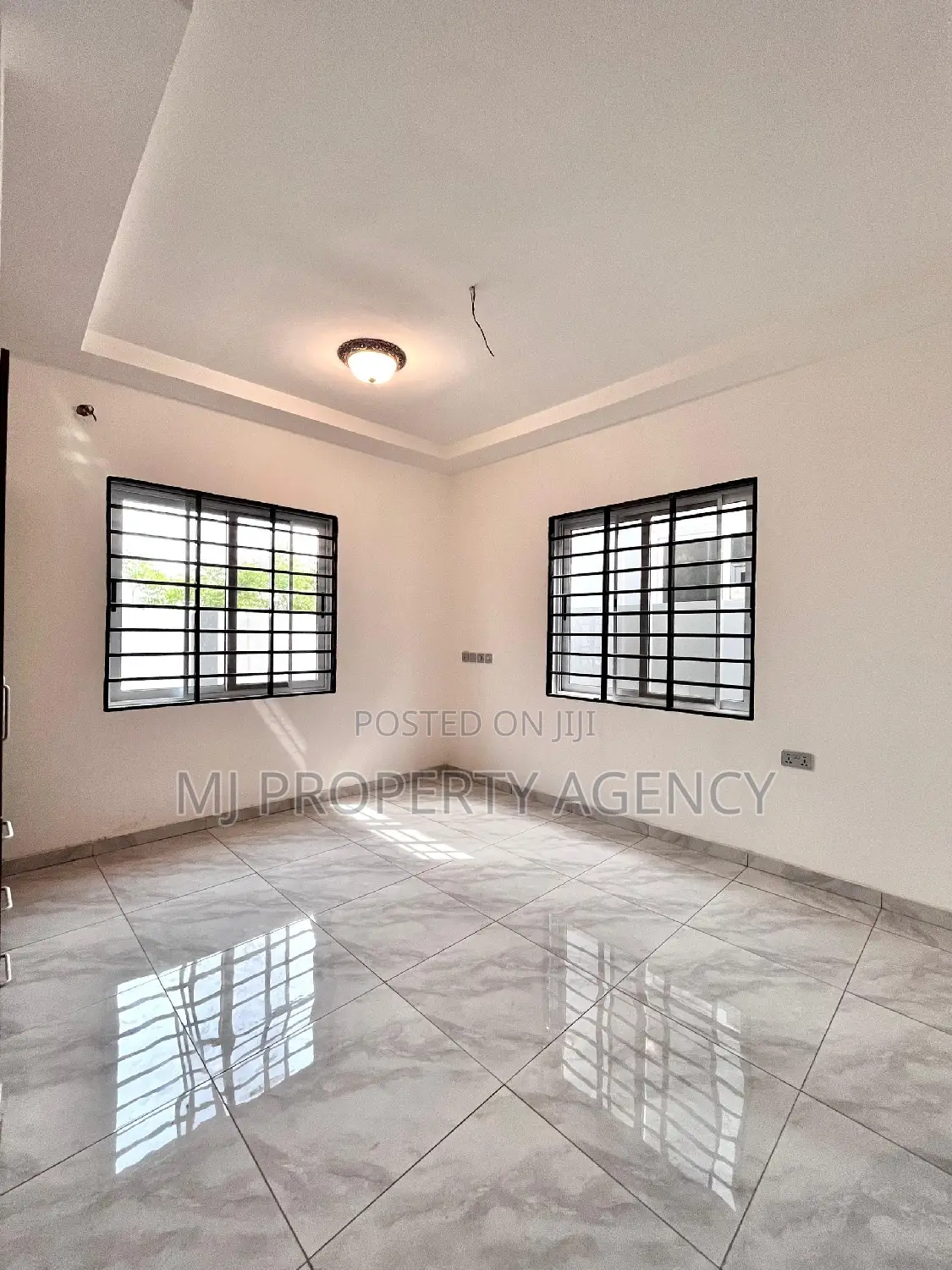 3bdrm House in Community 25, Tema Metropolitan for sale