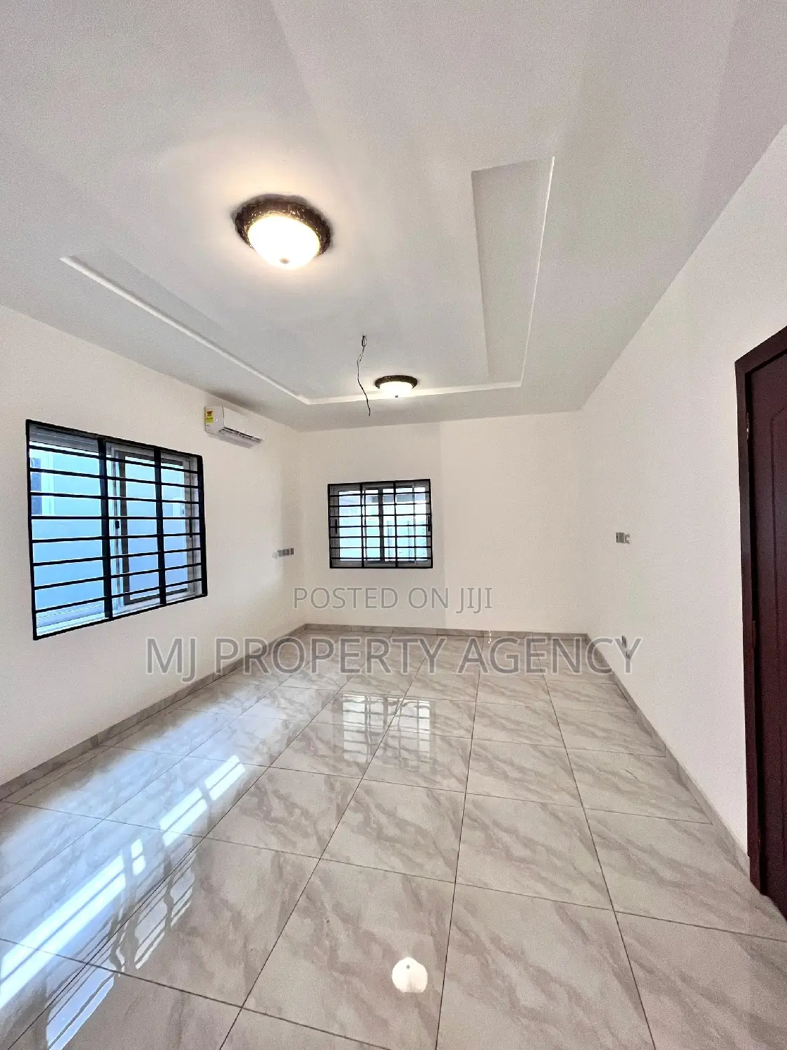 3bdrm House in Community 25, Tema Metropolitan for sale