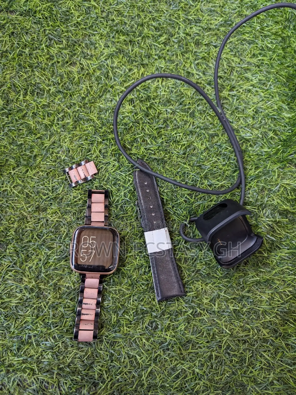 Fitbit Versa 2 (Pre-Owned)